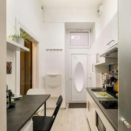 Ruin Bar-Loft Design Home Budapest Exterior photo