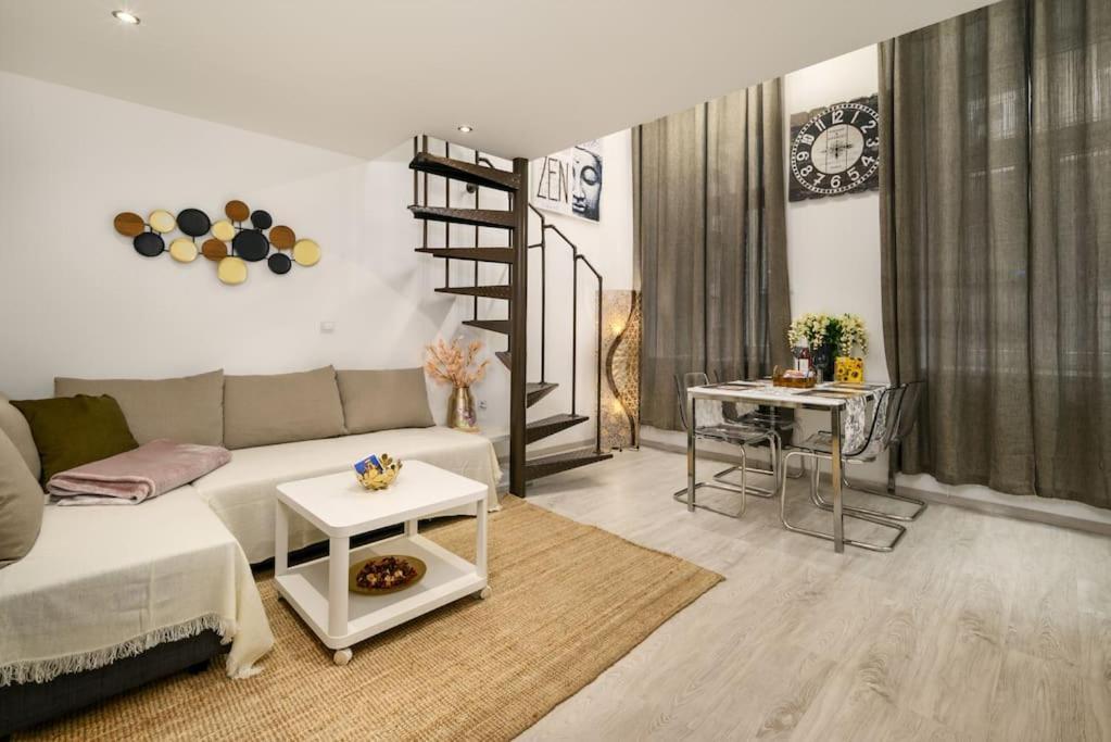 Ruin Bar-loft Design * בודפשט