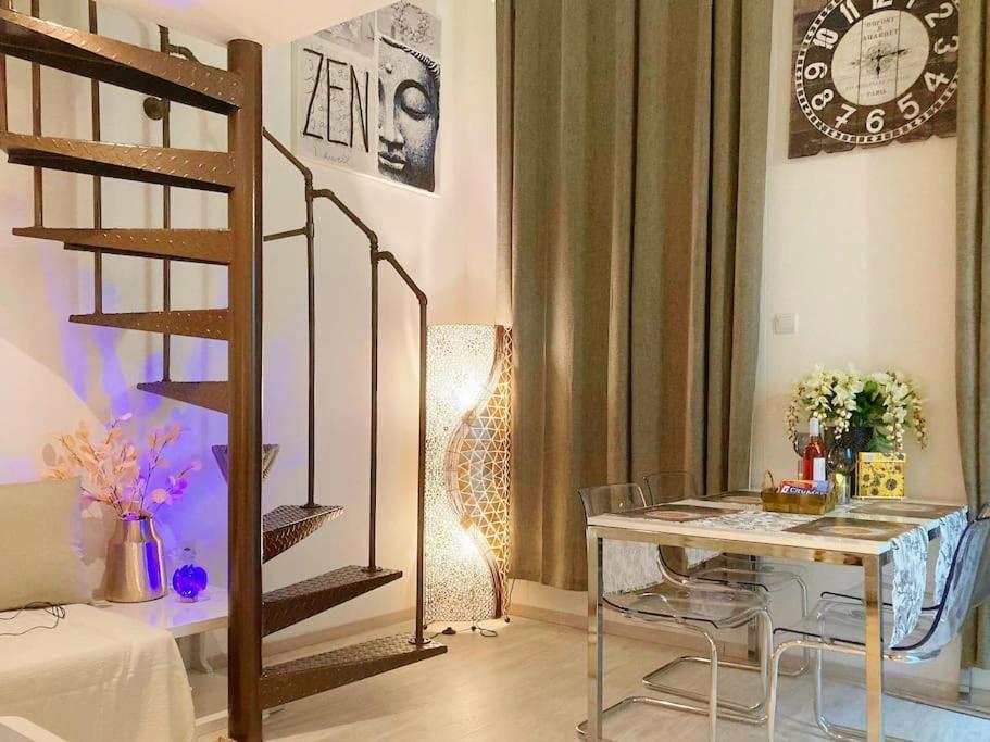 Ruin Bar-loft Design Apartment Budapest